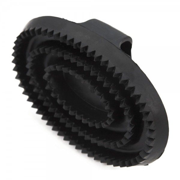 Rubber curry comb outlet for horses